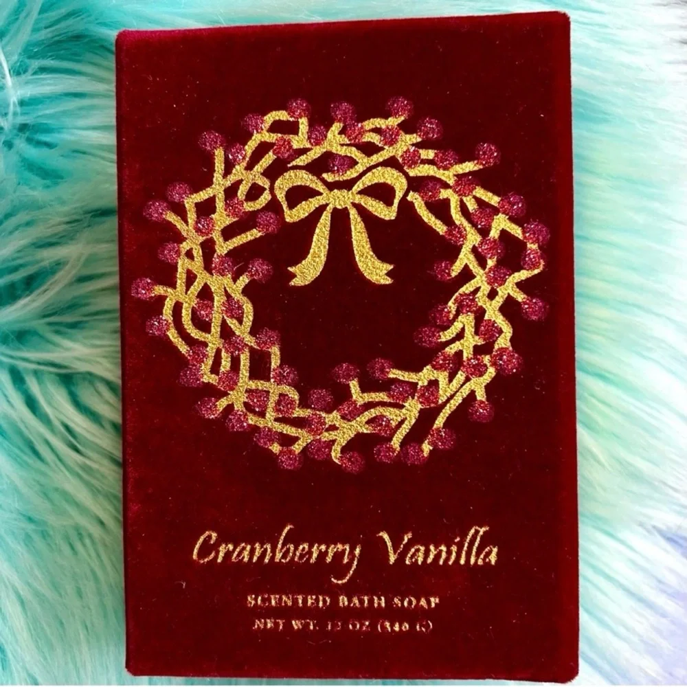 Cranberry Vanilla Scented Bath Soap 12 oz Snowflake Holiday Gift Box